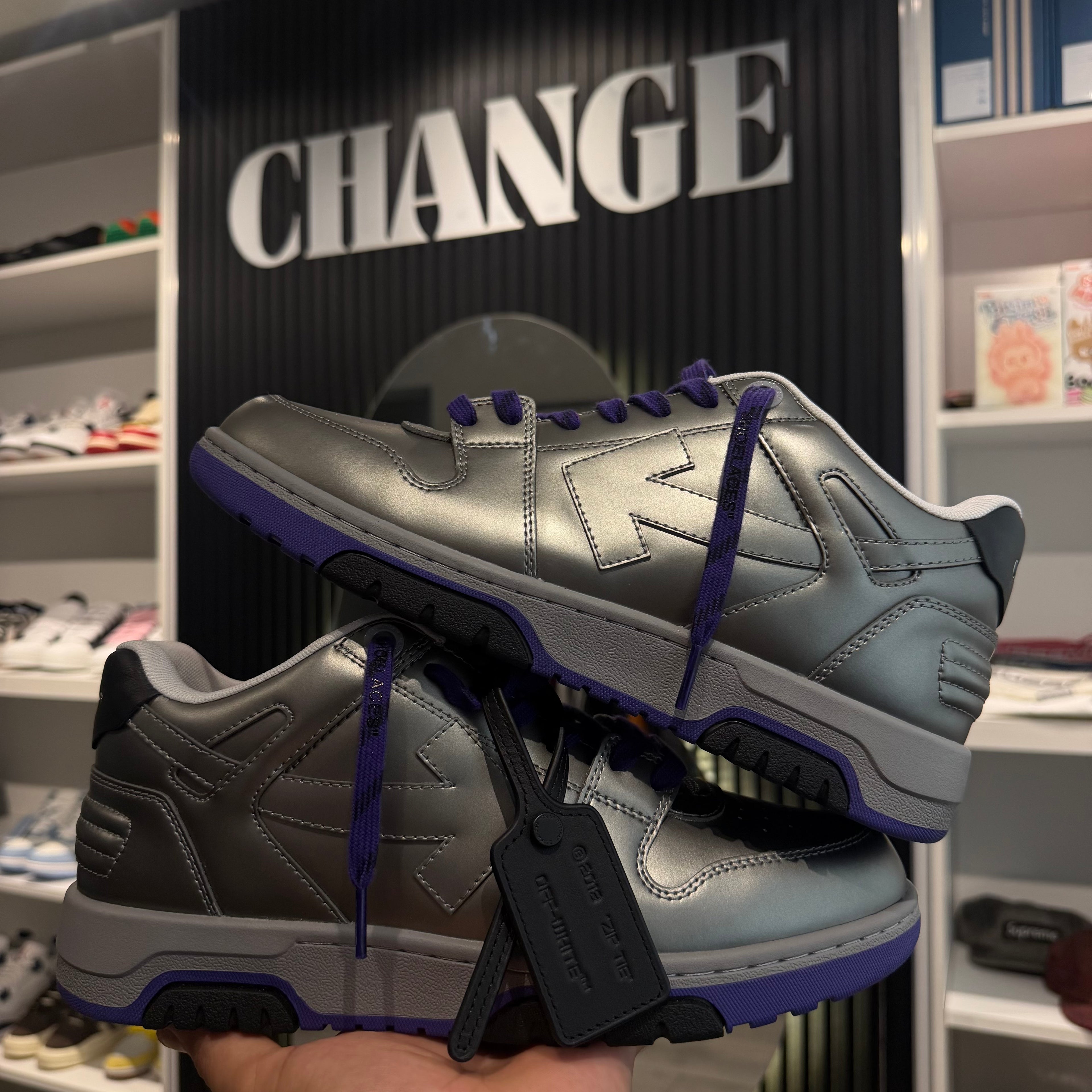 OFF WHITE OUT OF OFFICE